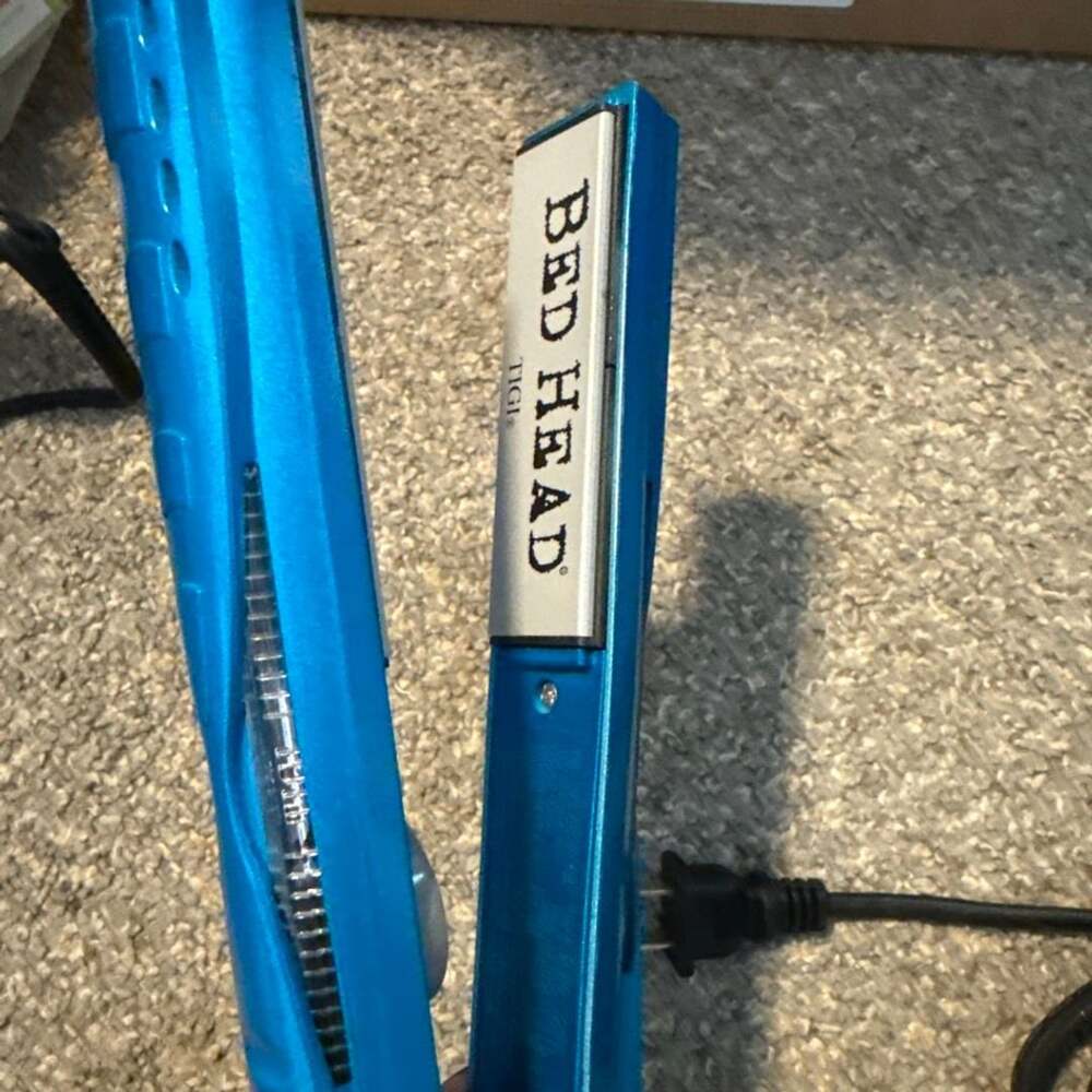 Bed Head Tigi Pixie 1/2 Inch Ceramic Flat Iron